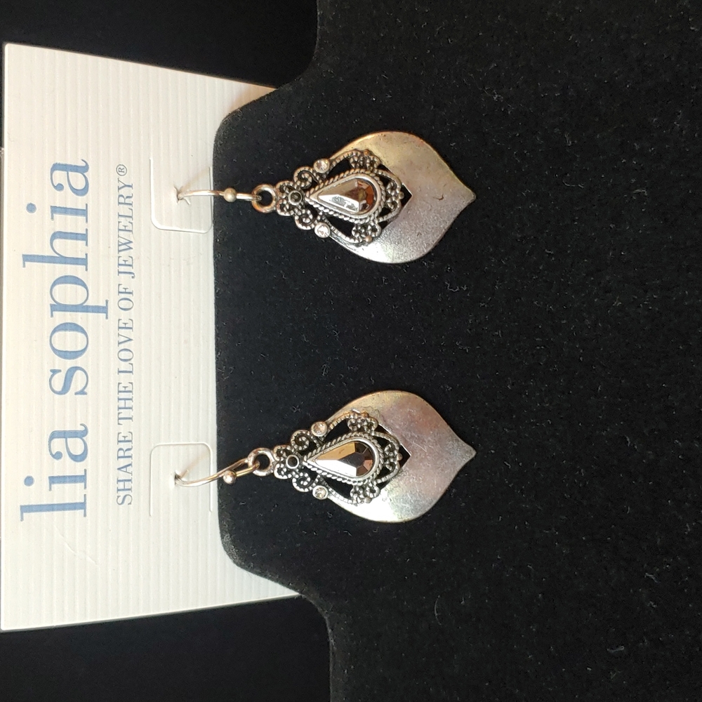 Matte silver plated hammered finish with cut crystal accents, NWOT